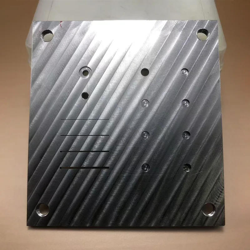 Composants d'usinage de métaux à micro-rainures de précision