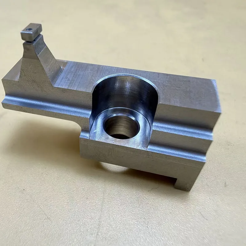 Buse de distribution de colle de haute précision