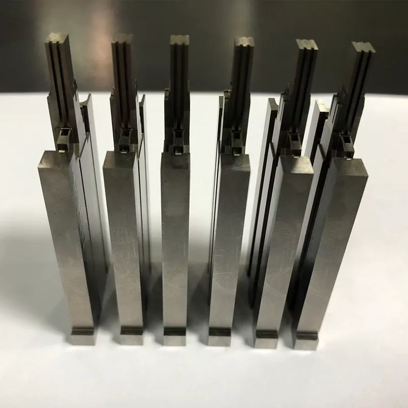 Poinçon d'estampage en métal