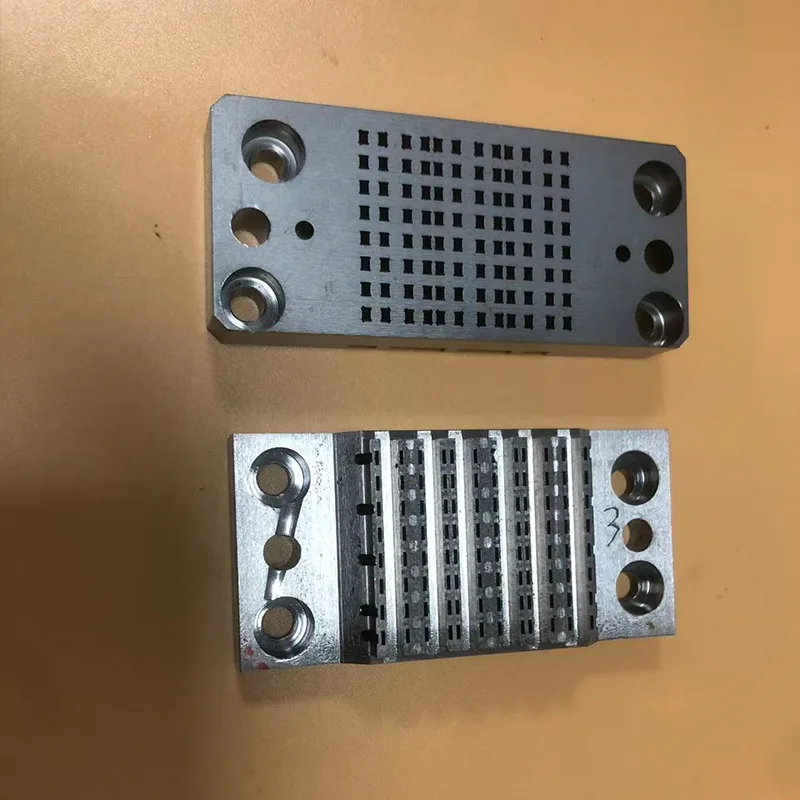 Pièces de cadre de connexion pour semi-conducteurs